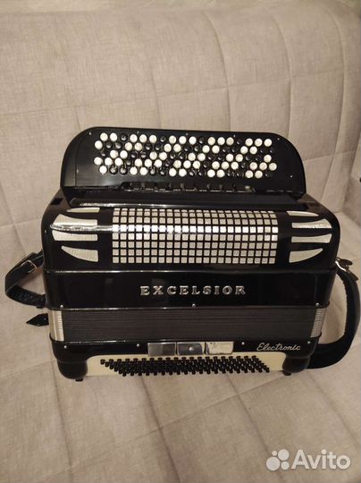 Баян Итальянский,4х голосный, смотрите видио