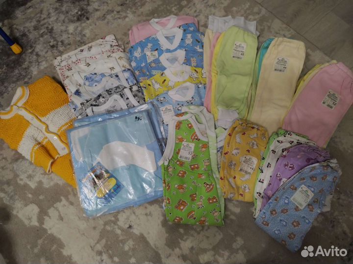Детские вещи на младенцев