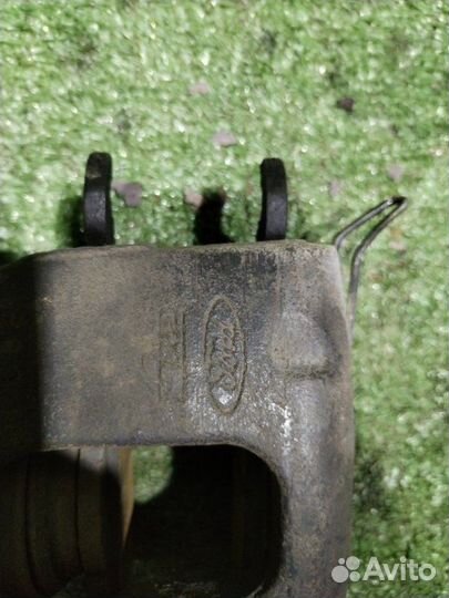 Суппорт тормозной передний правый Ford Focus 1.6