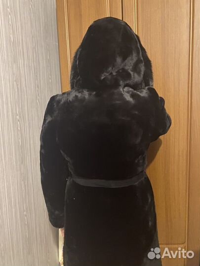 Мутоновая шуба (грудь и край копюшона норка)