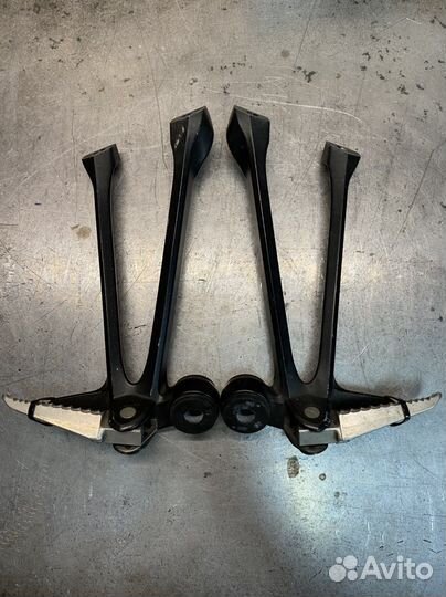 Suzuki gsxr 1000 k9 L1 подножки лапки