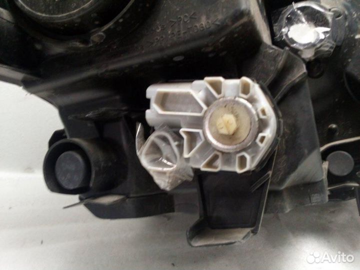 Фара левая Toyota RAV4