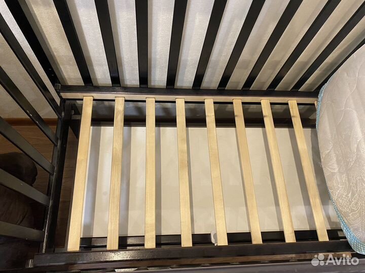 Детская кровать с маятником и ящиком