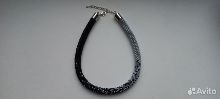 Чокер из бисера в клетку