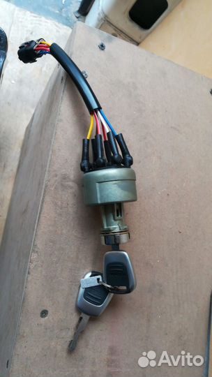 Замок зажигания hitachi zx360h-3g 1107887, 1428858