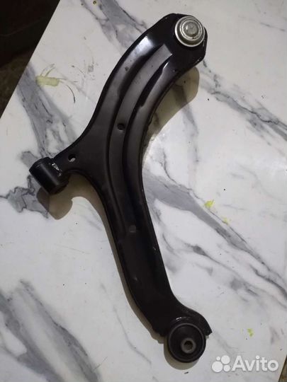 Передний правый рычаг hyundai accent