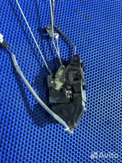 Передний правый замок двери kia spectra