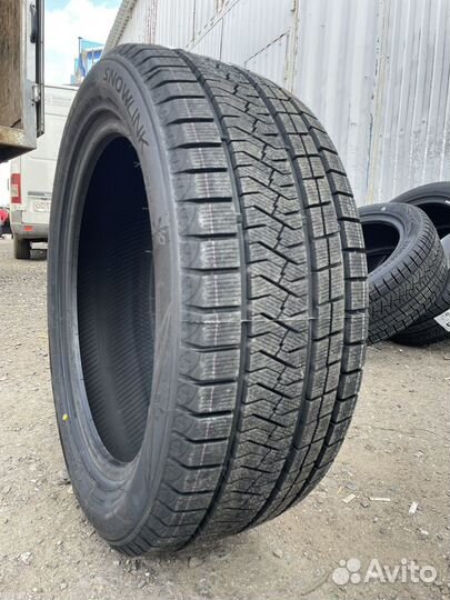 Triangle Trin PL02 245/40 R18