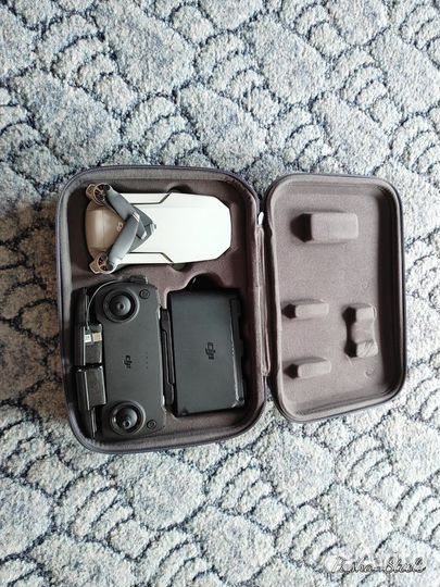 Продам квадрокоптер DJI Mavic Mini Fly More Combo