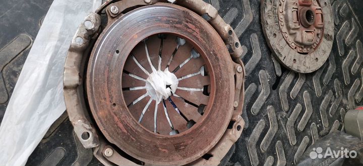 Сцепление в сборе и по отдельности