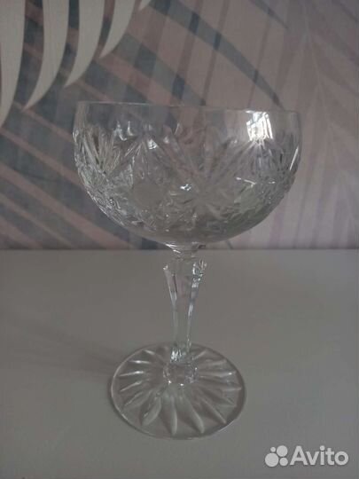 Хрустальная конфетница на ножке