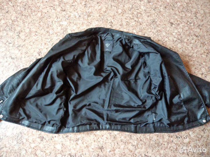 Женская куртка. sela