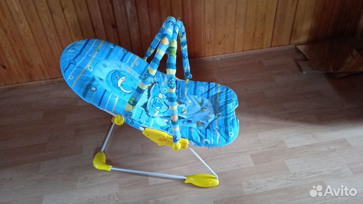Бесплатно отдам детский шезлонг-баунсер б/у