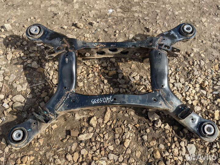 Подрамник задний mercedes w251