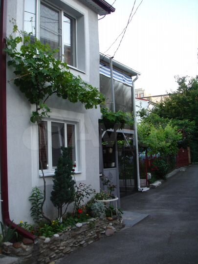 Комната 50 м² в 2-к., 1/2 эт.