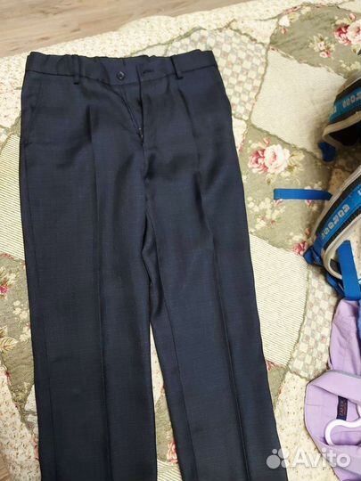 Школьная форма:пиджак,двое брюк,жилет