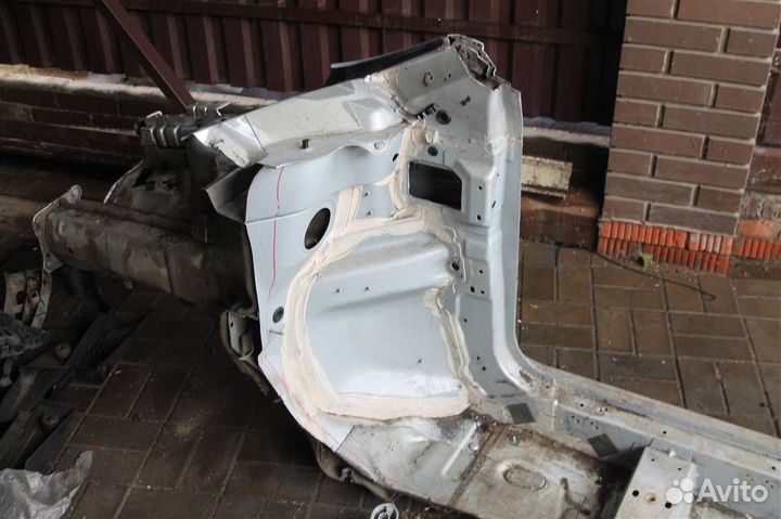 Четверть кузова передняя правая Ford Focus 3 201