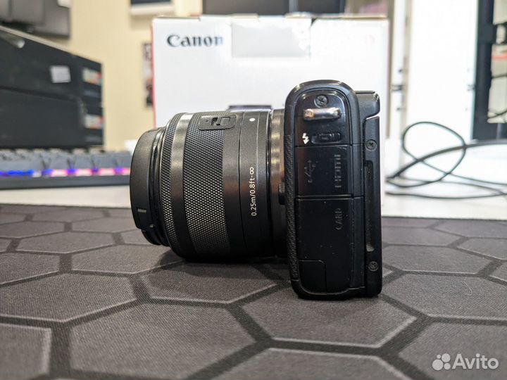 Фотоаппарат Canon EOS M100 и объектив