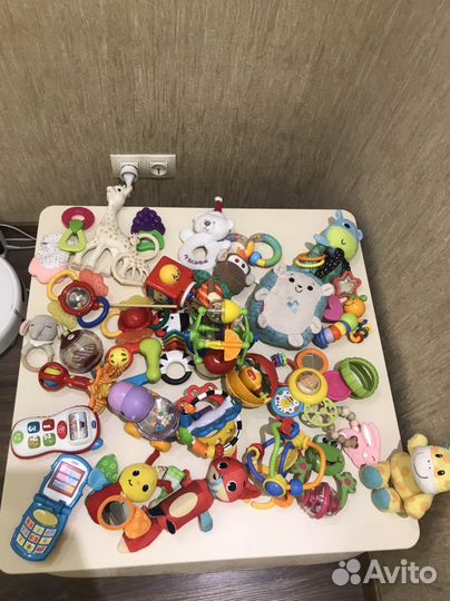 Развивающие игрушки для малышей пакетом