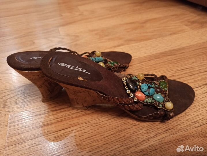 Шлёпки с натуральными камнями