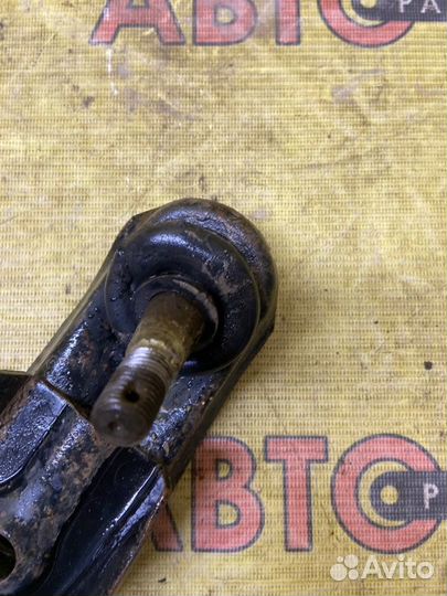 Рычаг подвески передний левый Nissan Primera W11