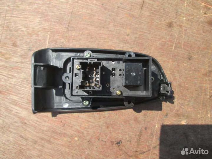 Кнопка стеклоподъемника передняя левая Honda