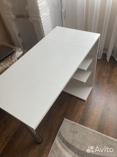 Маникюрный стол