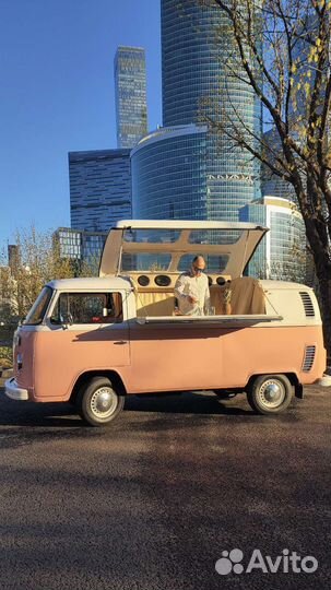 Аренда розового ретро фудтрака Volkswagen T2
