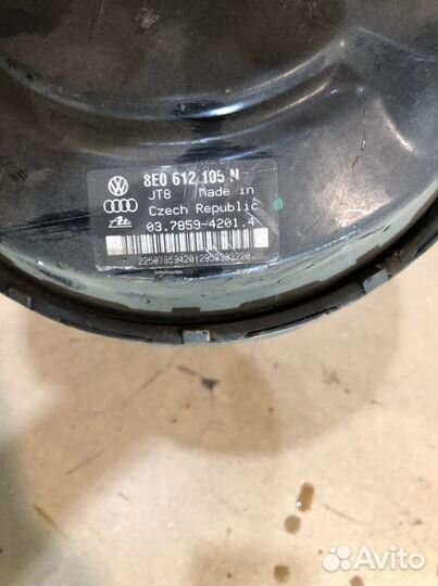 Выкумный усилитель тормозов Ауди А4