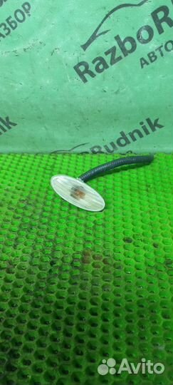 Повторитель на крыло Nissan March