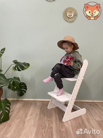 Белый детский стул