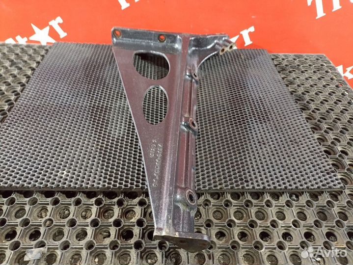 Кронштейн бака AdBlue правый