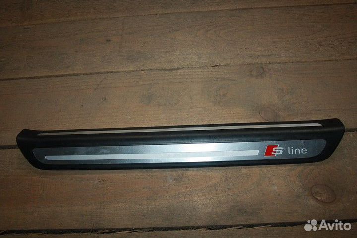 Накладка на порог перед левая (внутренняя) Audi Q3 I (2011—2014)