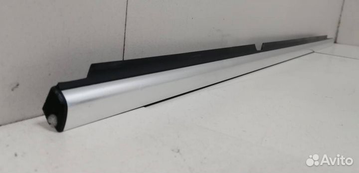 Накладка стекла заднего левого Volkswagen Tiguan 5