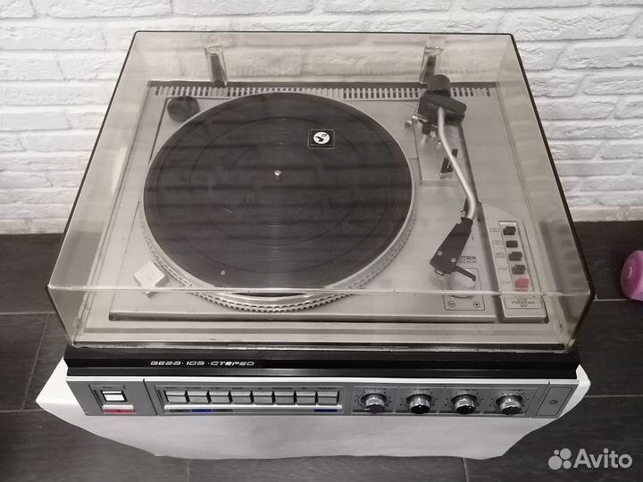 Проигрыватель винила Вега