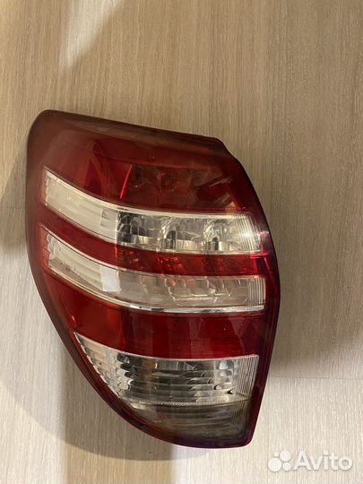 Задний фонарь toyota rav-4