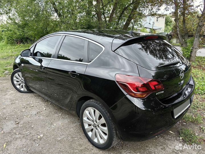 Opel Astra 1.6 МТ, 2011, 165 000 км