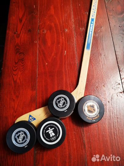 Шайбы хоккейные коллекционные