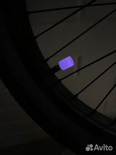 Колпачки на нипель светящиеся в темноте 4 цвета