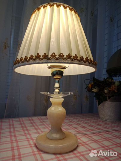 Настольная лампа