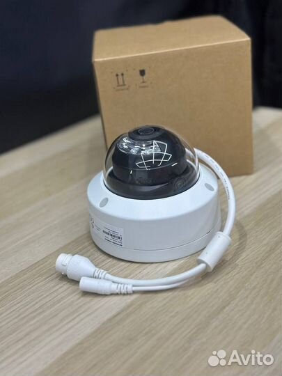 Умная гибридная купольная видеокамера