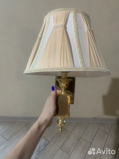 Лампа настенная