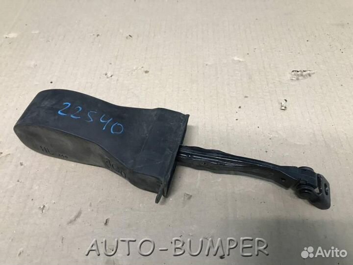 VW Passat B8 2015- Ограничитель двери задней левой