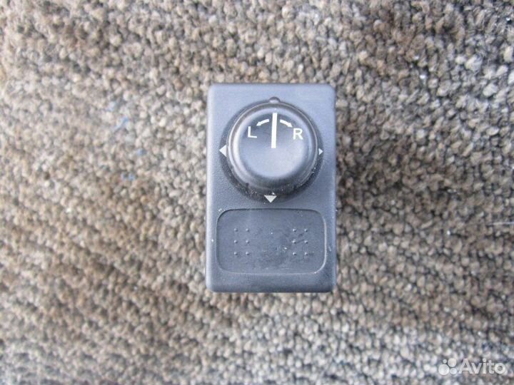 Блок управления зеркалами Nissan Wingroad whny11