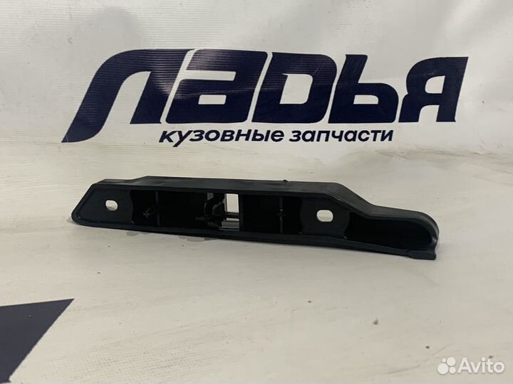 Кронштейн переднего бампера Ford Focus 2(08-11) пр