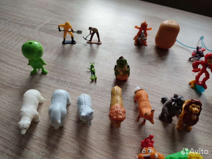 Игрушки из шоколадных яиц