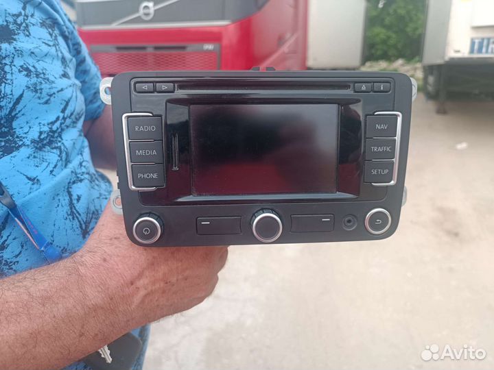 Штатная магнитола на volkswagen tiguan