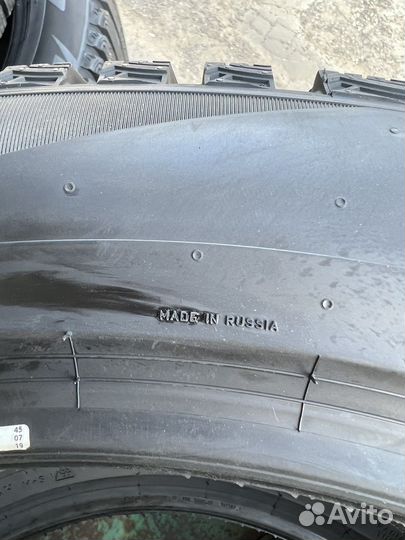 Pirelli Ice Zero 2 285/45 R22