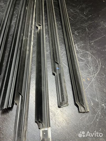 Уплотнительная планка стекла мерседес w212