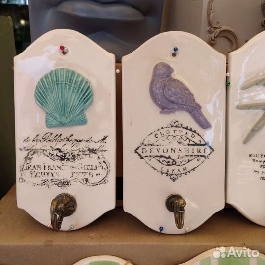 Крючок керамический